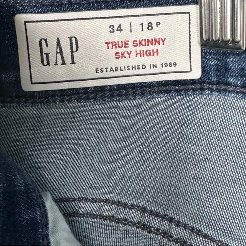 NWT Gap True Skinny Sky High Rise Medium Blue Raw Hem Jeans Size 34 18P Petite - Picture 5 of 8